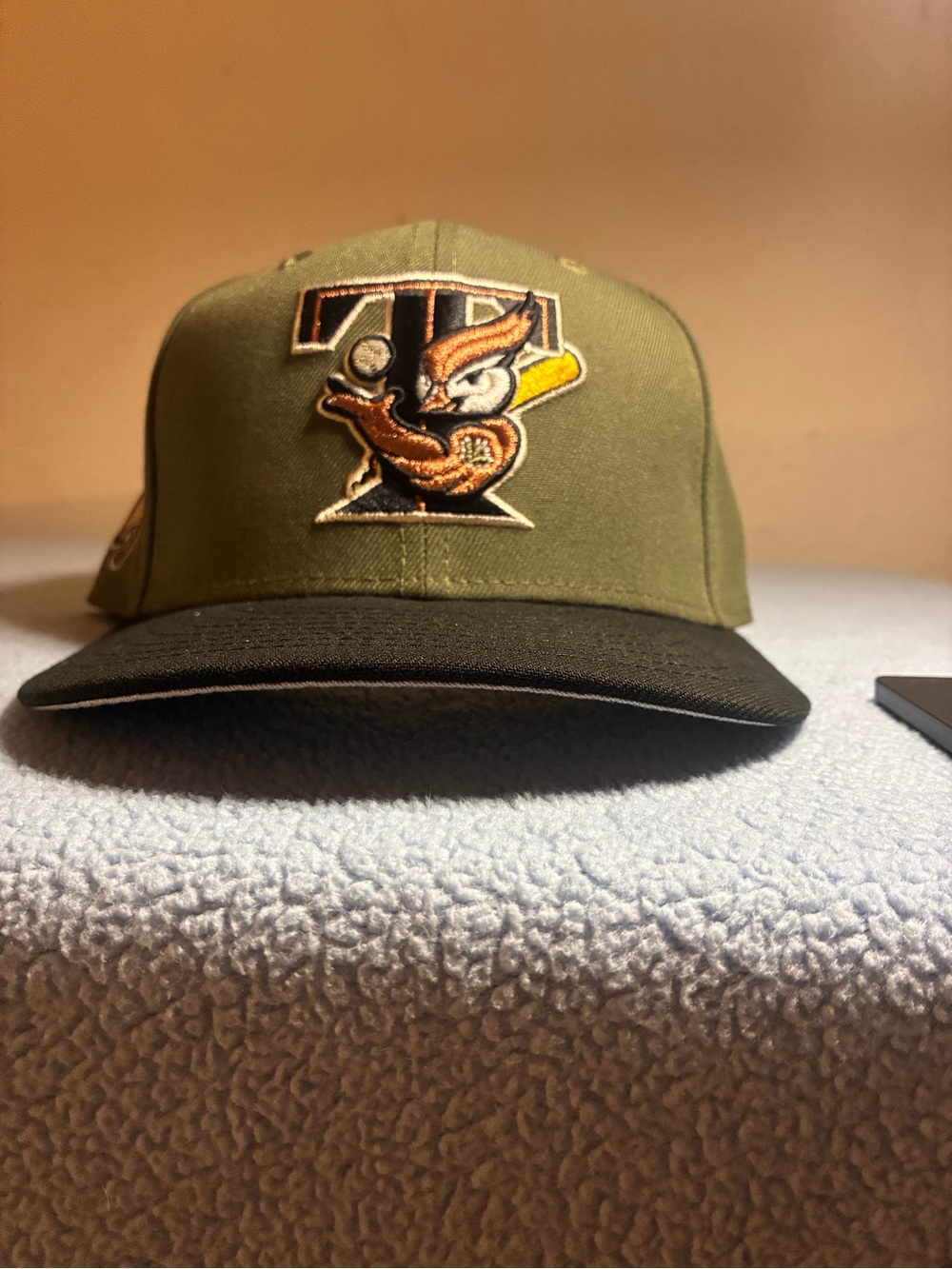 New Era Man Olive Green and Black Baseball Cap with Mascot Patch